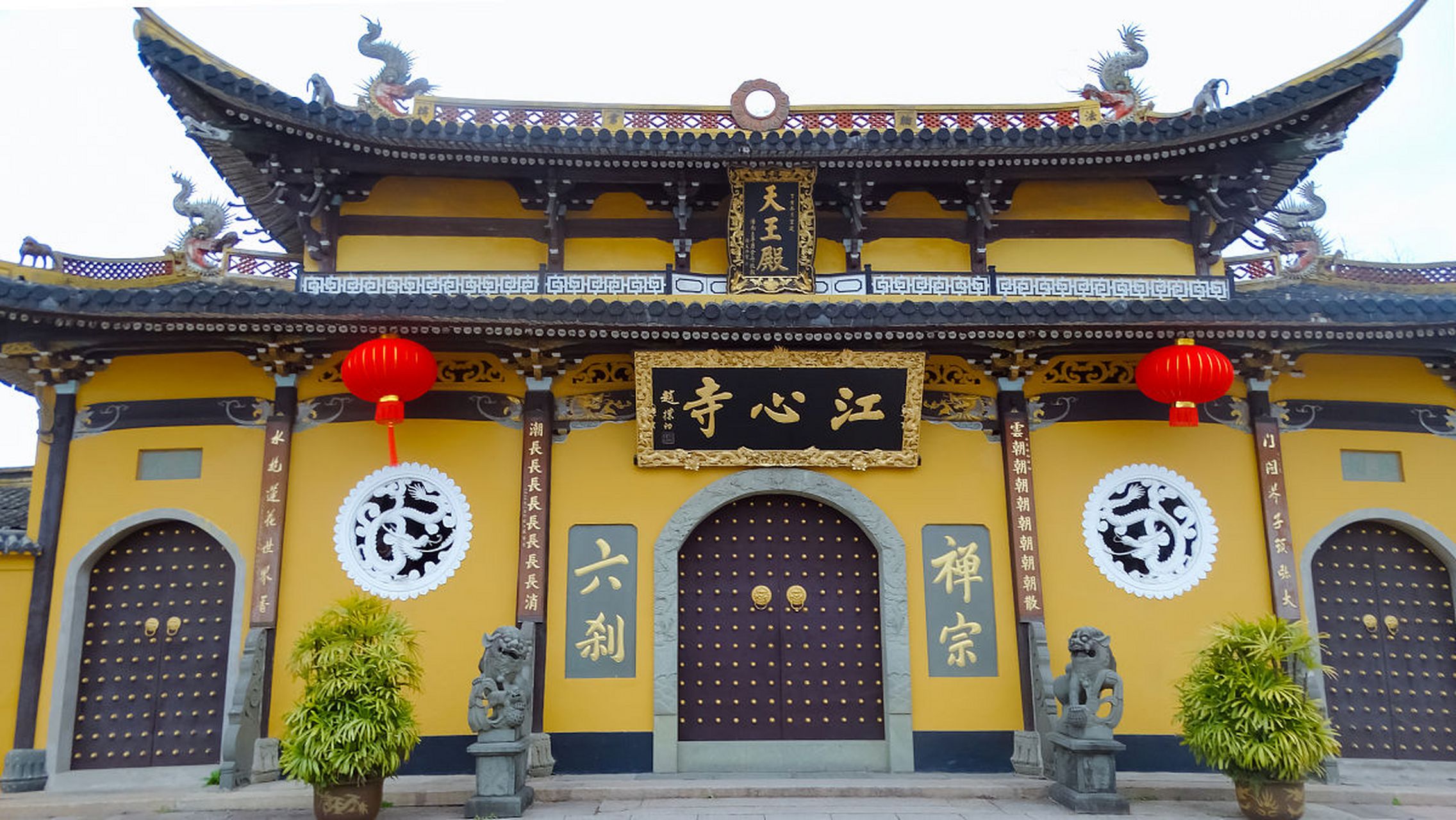 江心寺,原名龙翔禅寺,坐落在温州市北郭永清门外的瓯江中央小岛上,以