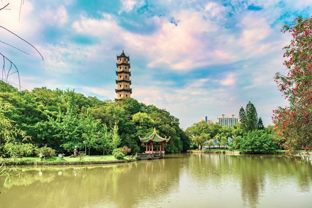 温州有座江心寺,寺中有副对联,字都认识却不会读!